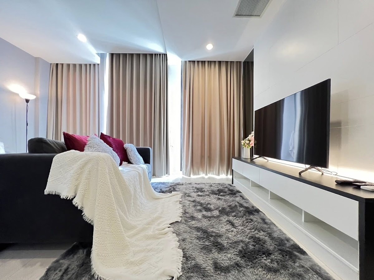Noble ploenchit - main photo