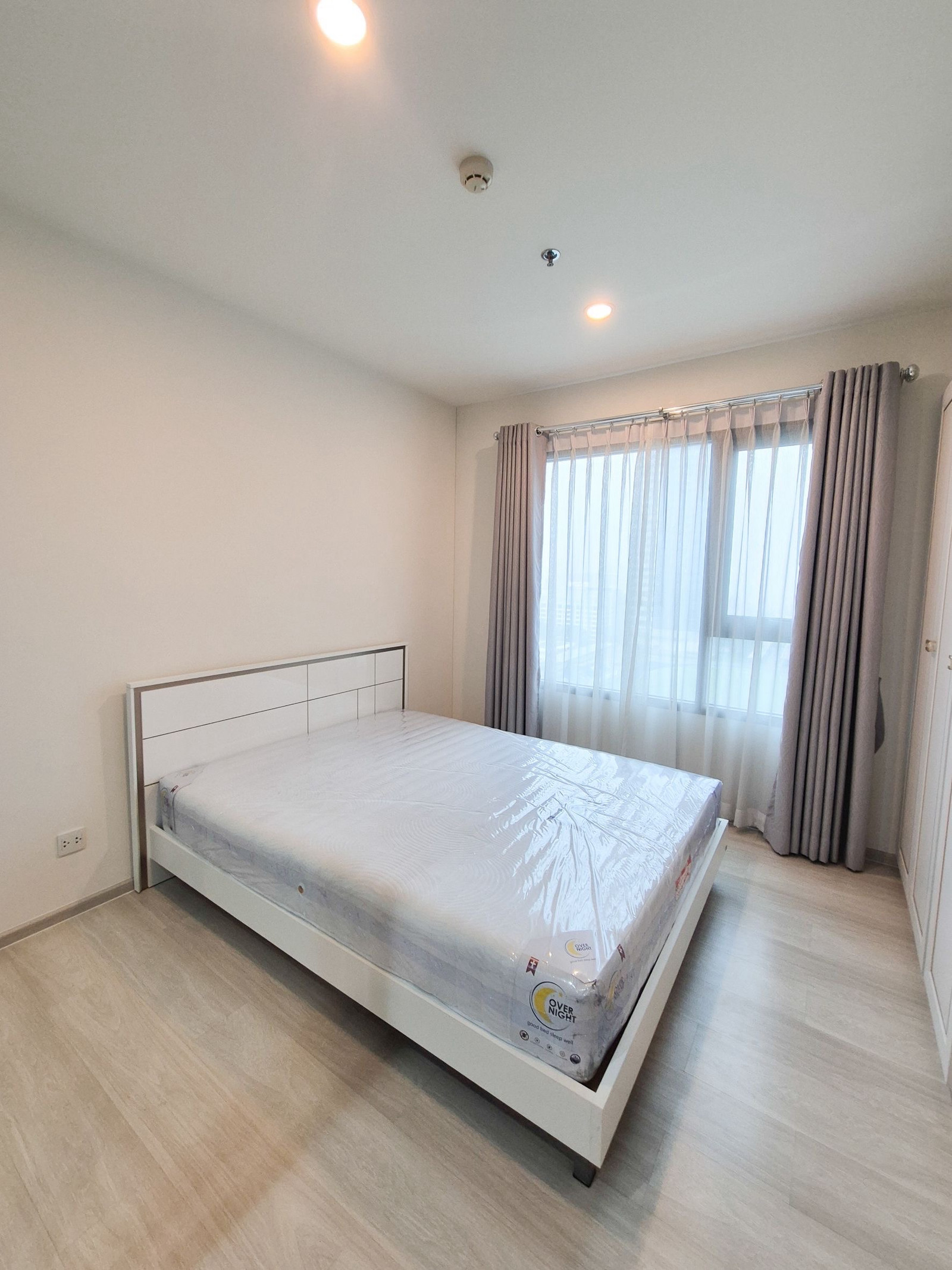 Life Asoke  - photo 2