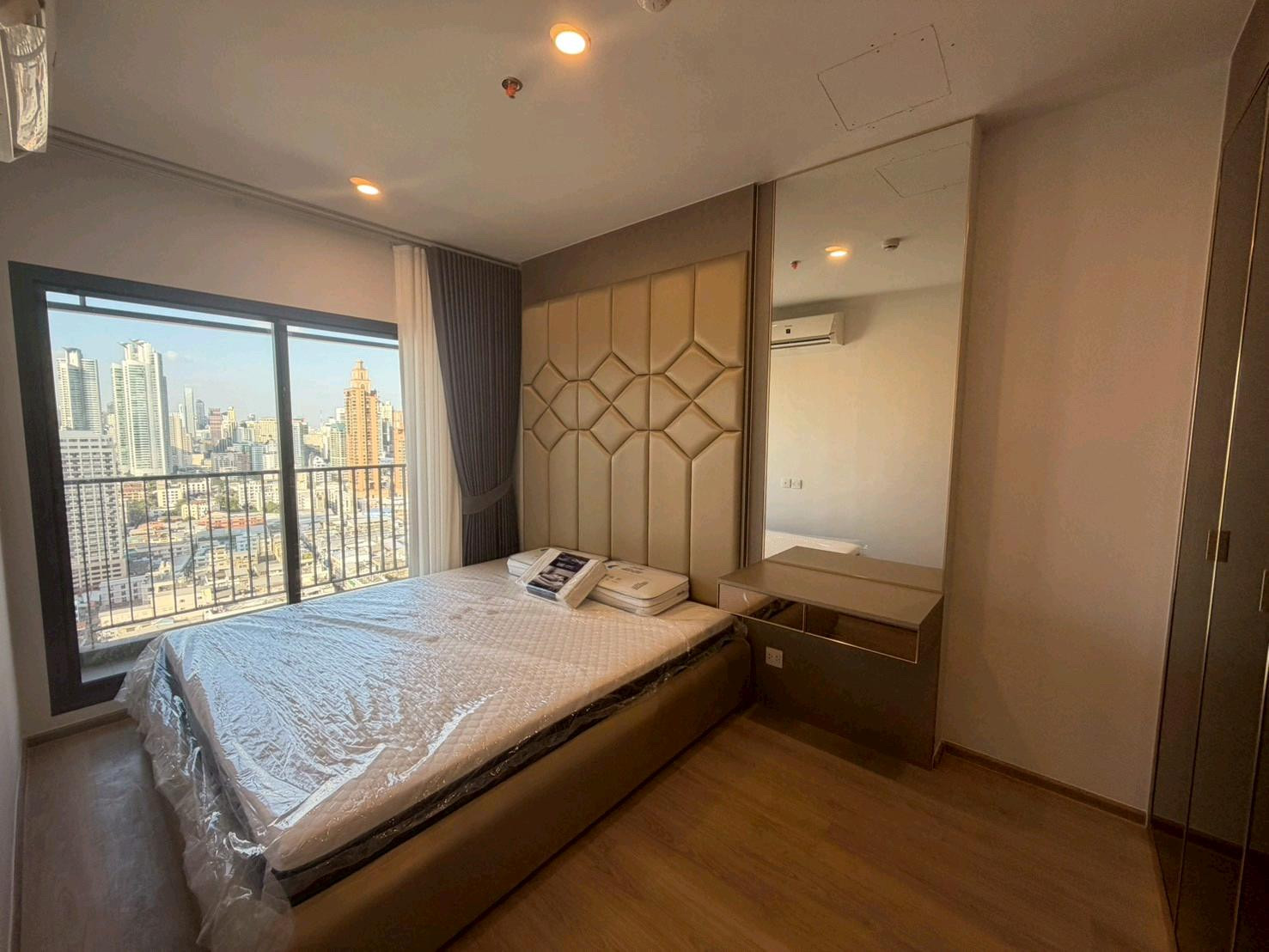 Life Rama 4 - Asoke - main photo
