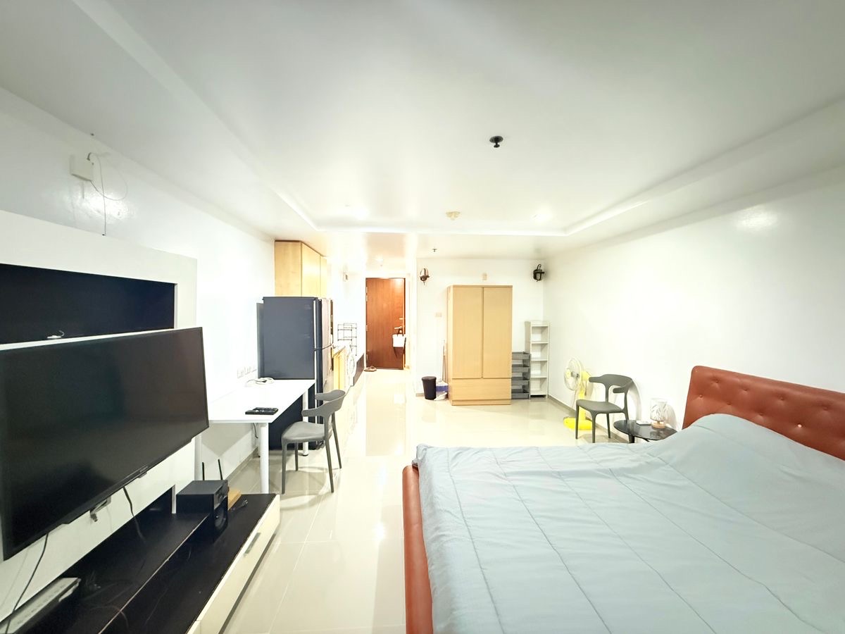 Trendy Condominium - photo 3