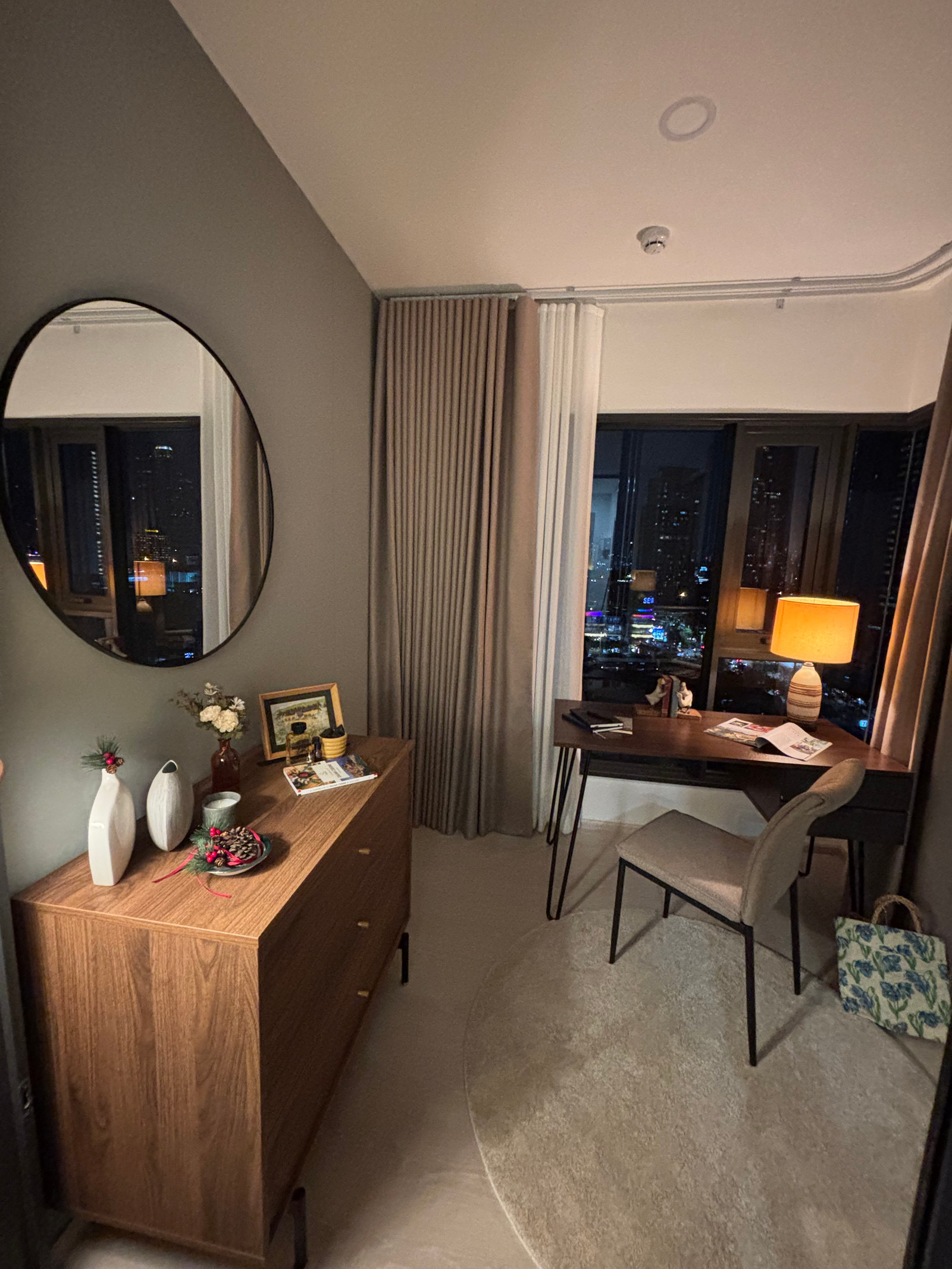 Life Charoennakhon Sathorn - main photo