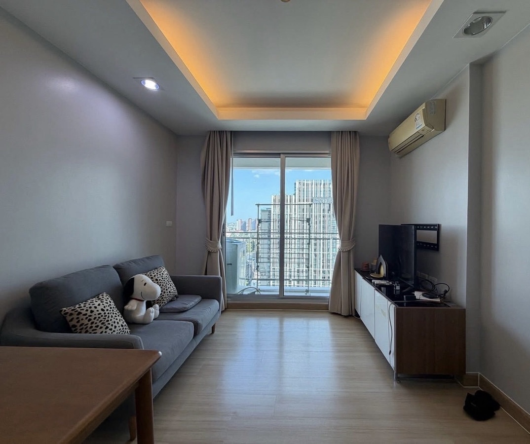 Thru Thonglor - main photo