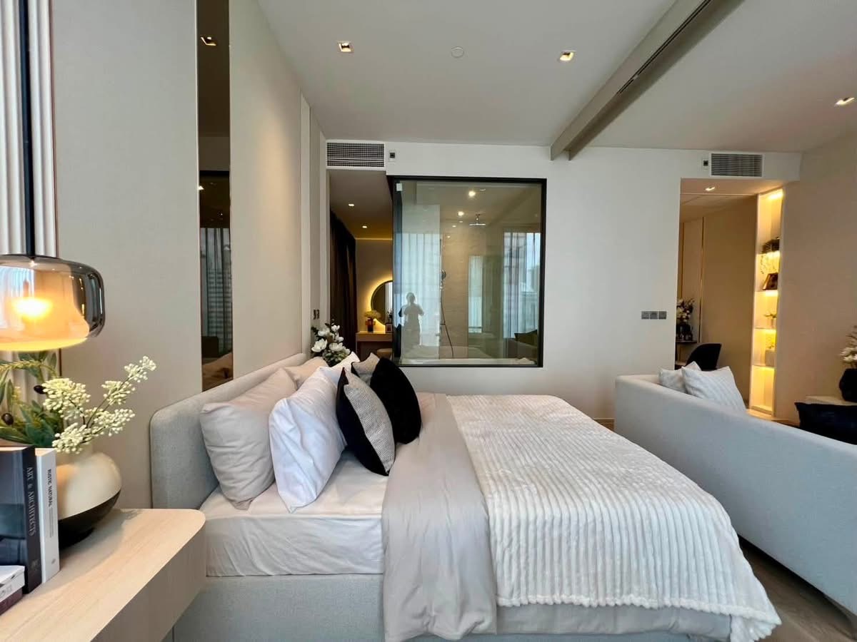 Ashton Silom - main photo