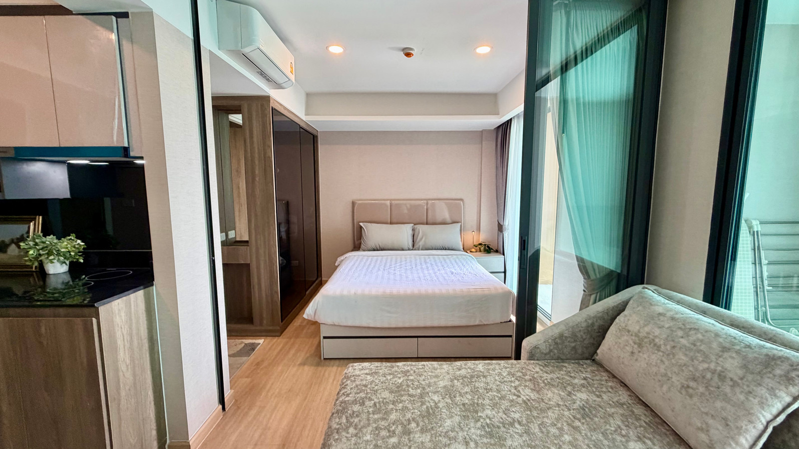 LLoyds Soonvijai - Thonglor - photo 3