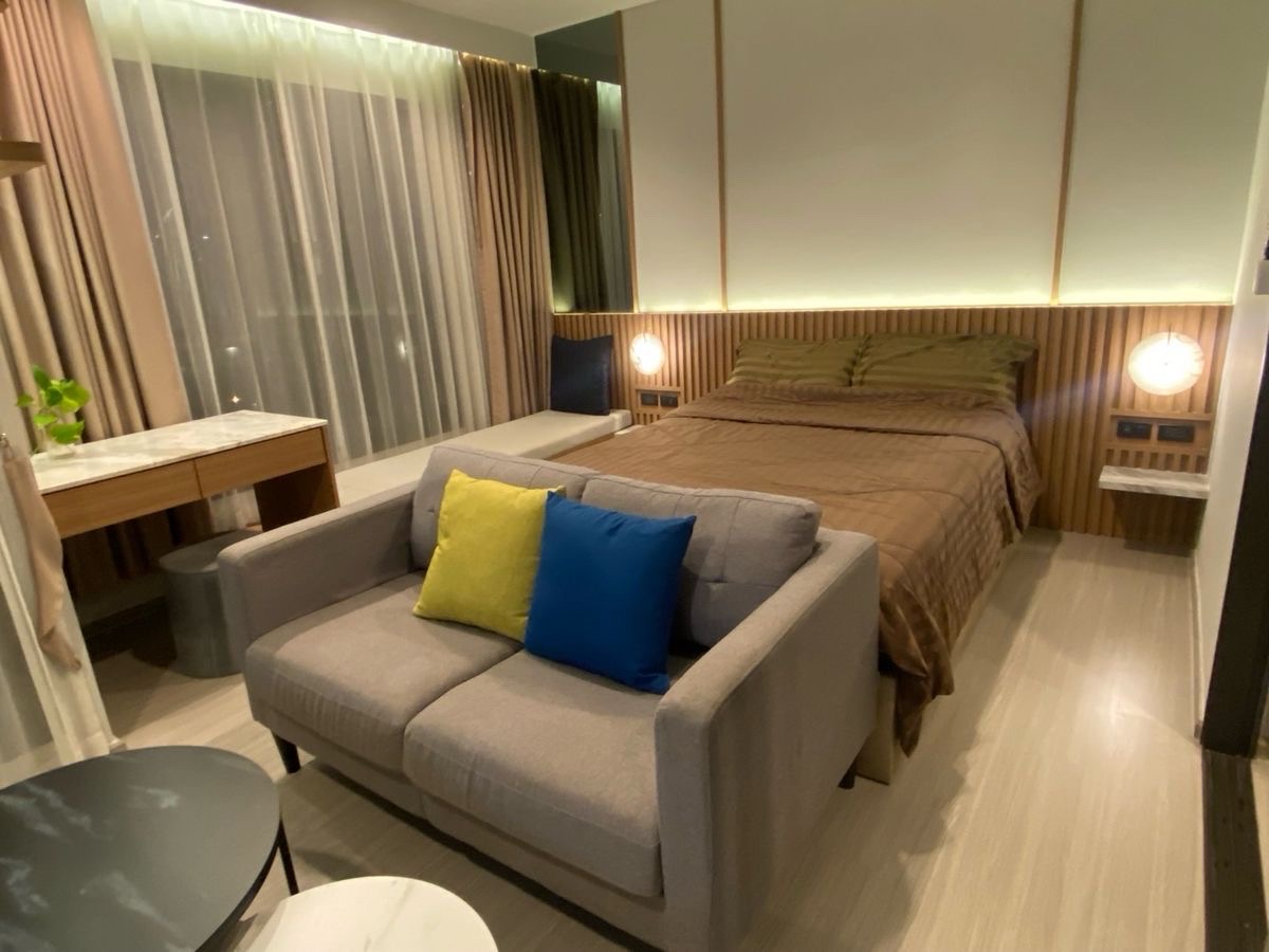 Life Asoke Rama 9 - main photo