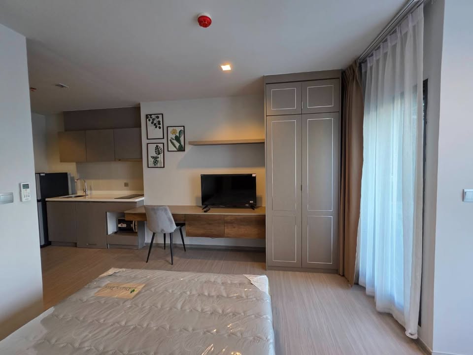 Life Asoke Rama 9 - main photo