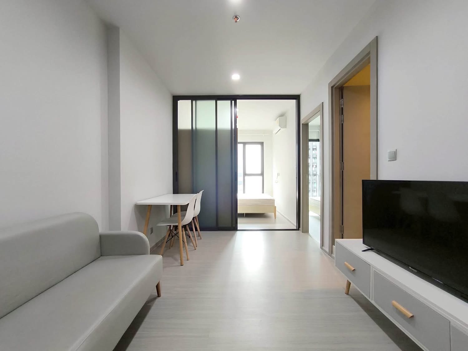 Life asoke rama9 - main photo