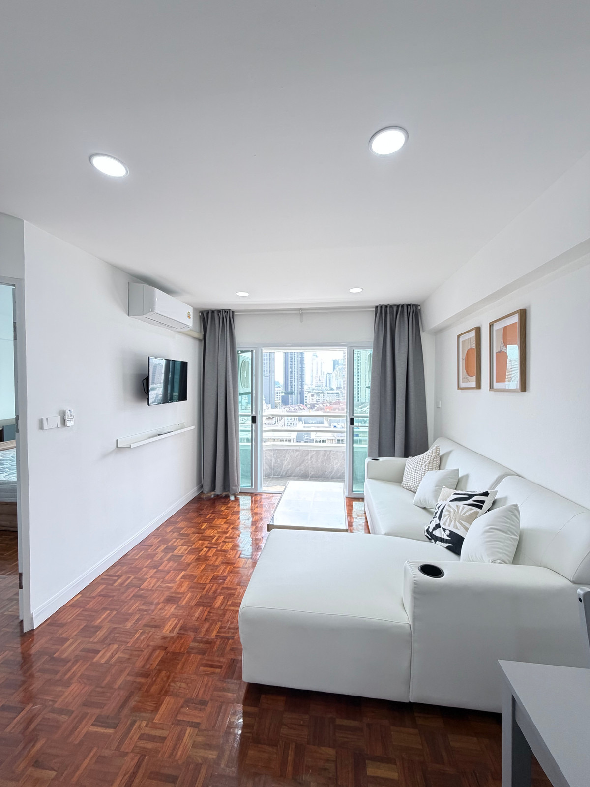 Thonglor Tower - main photo