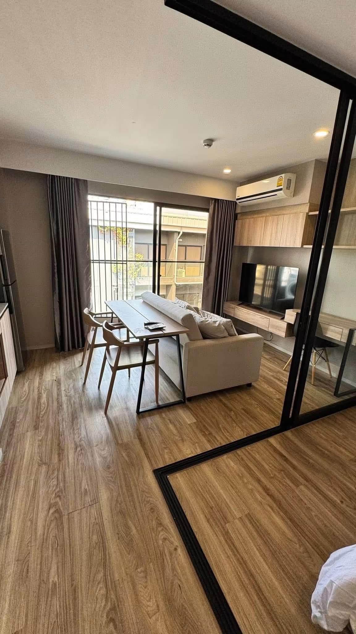 Blossom Condo Sathorn - Charoenrat