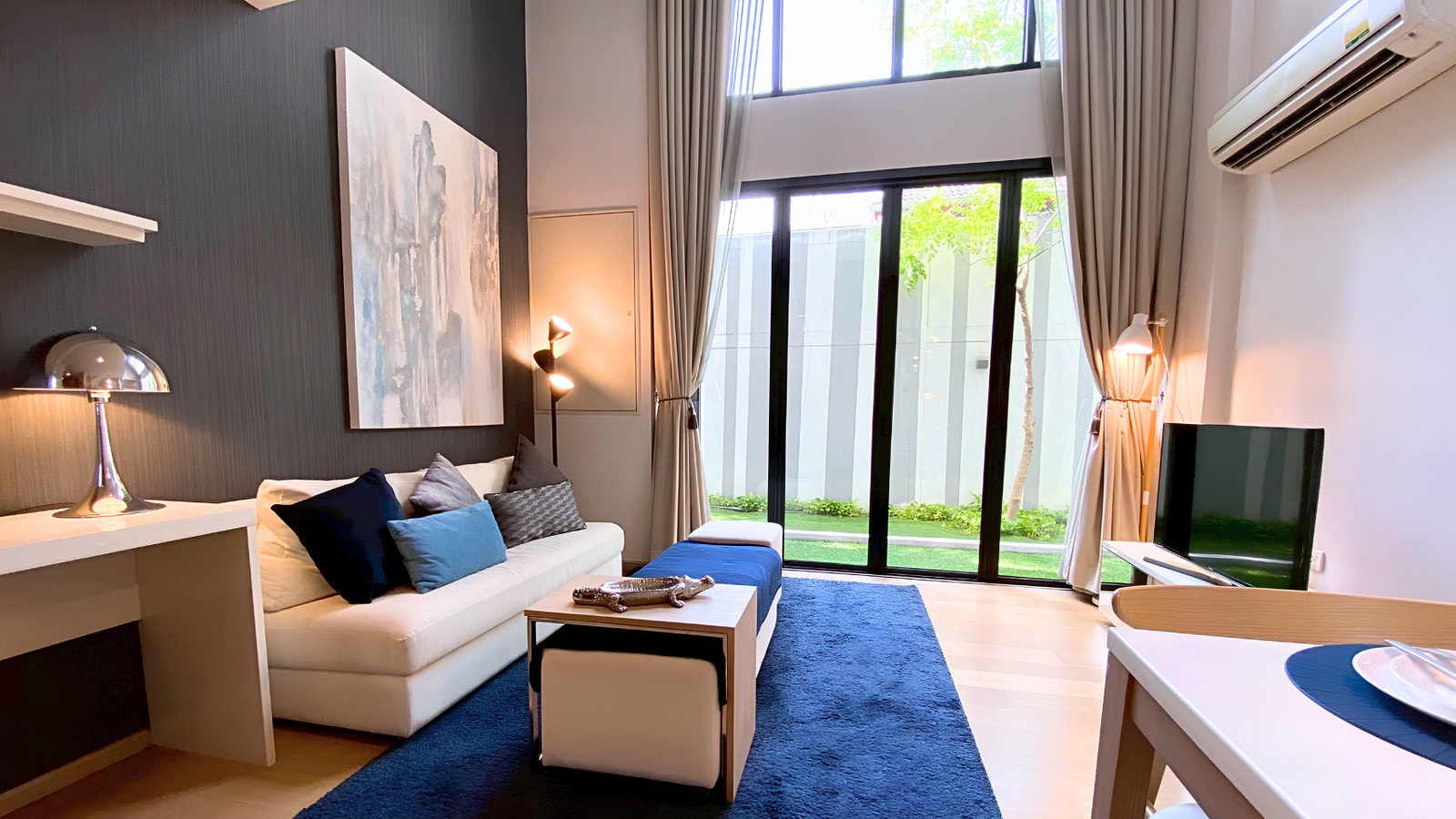 Liv@49 (Sukhumvit 49) - photo 2