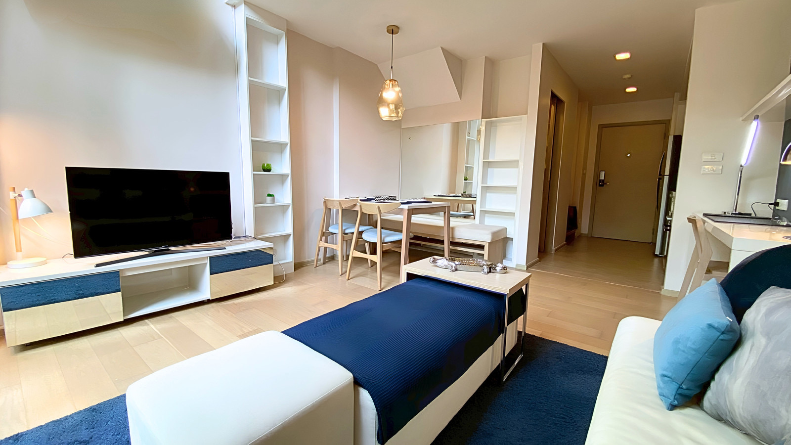 Liv@49 (Sukhumvit 49) - photo 3