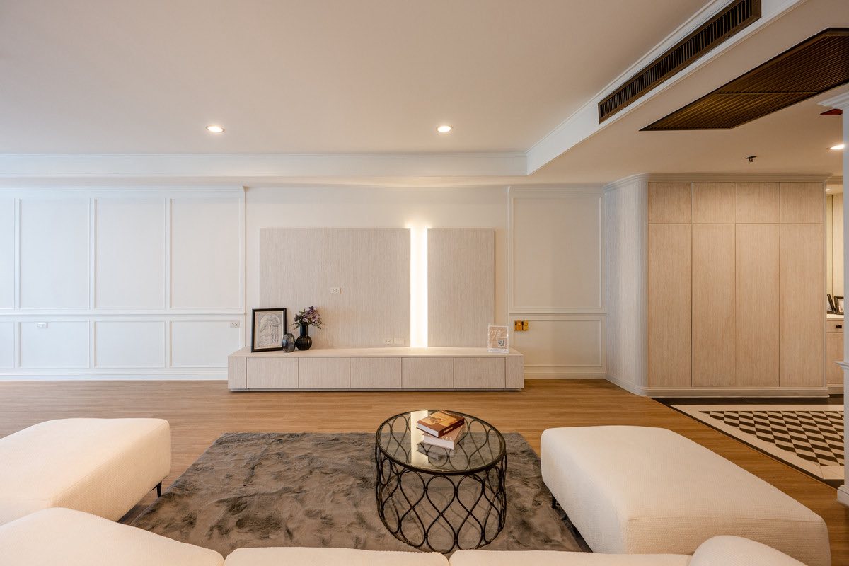 Las Colinas - main photo