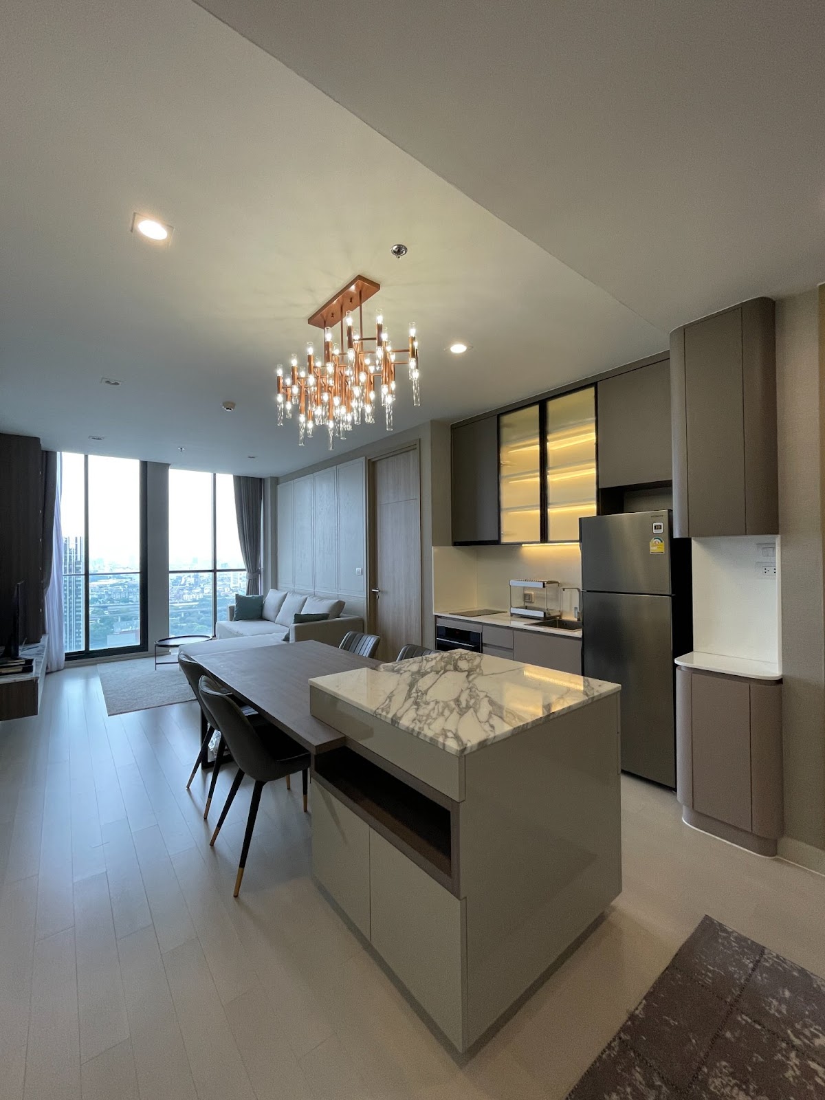 Noble ploenchit - main photo