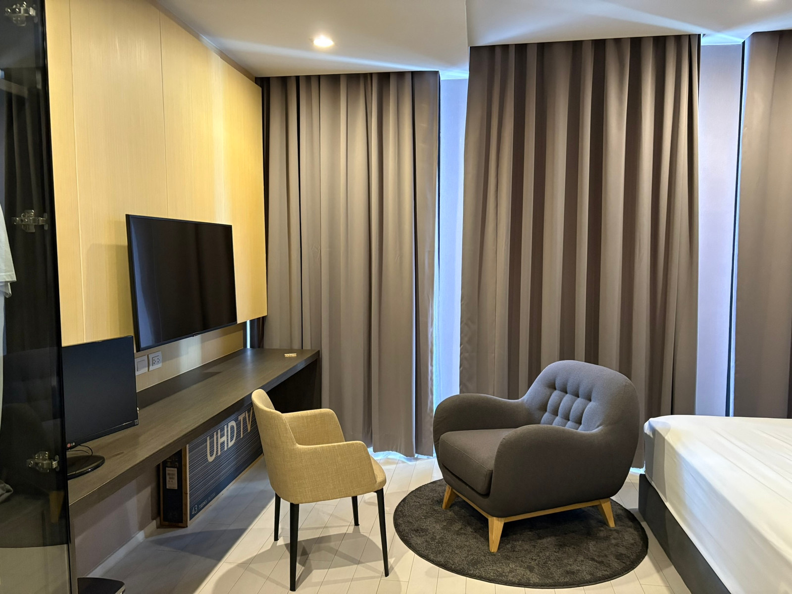 Noble ploenchit - main photo