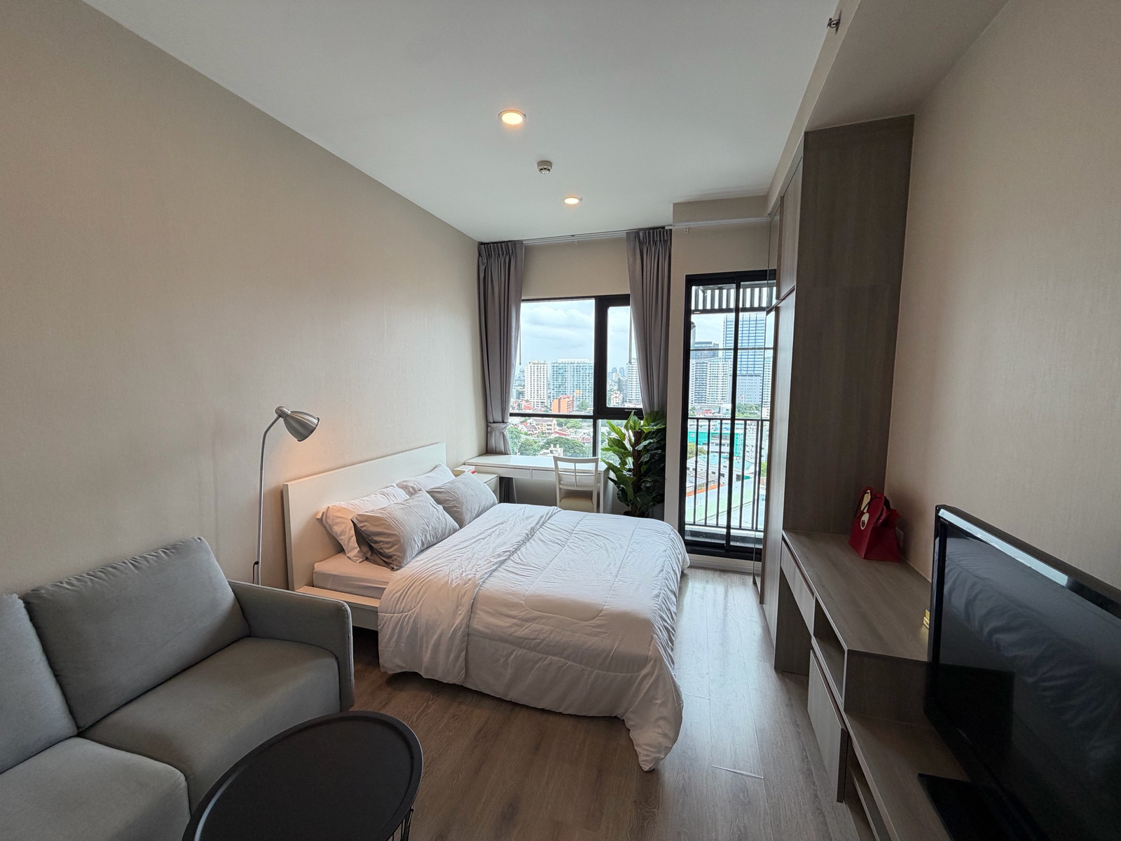 KnightsBridge Prime Phaholyothin 24 - photo 2
