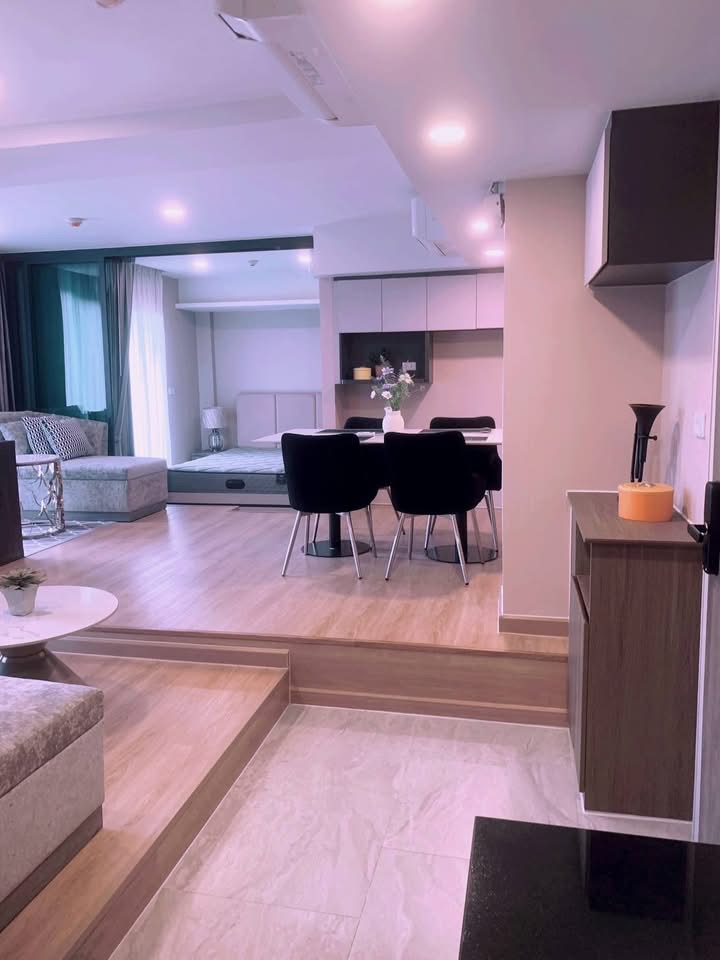 LLOYD Soonvijai - Thonglor - main photo