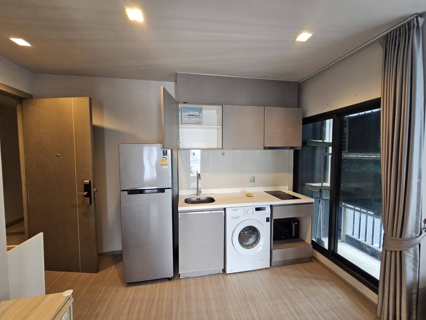 Life asoke rama9 - photo 3