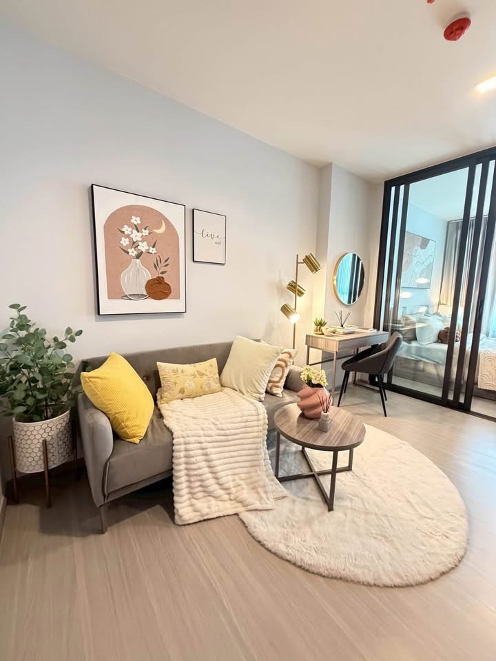 Life Sathorn Sierra - main photo