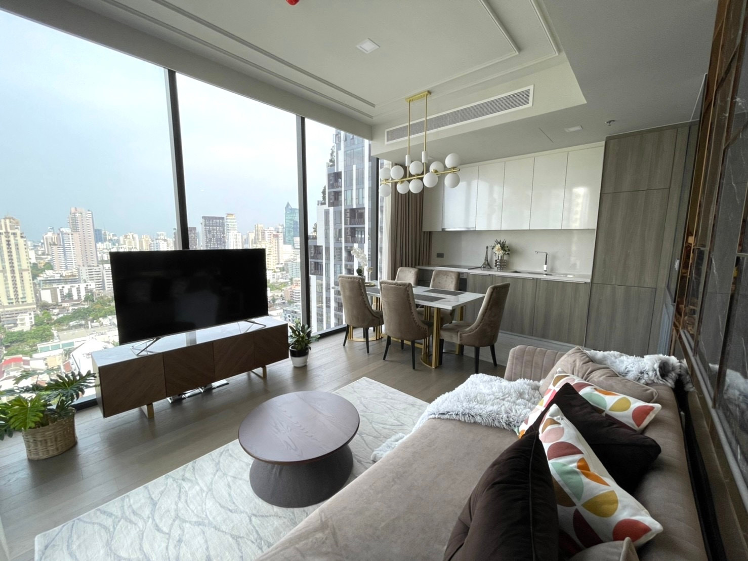 Celes Asoke - main photo