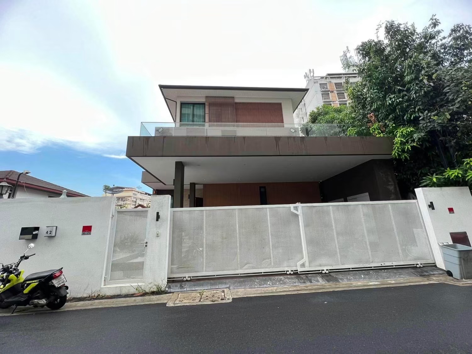 Private 3-Story Detached House @Inthamara