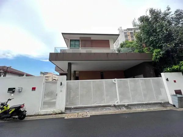 Private 3-Story Detached House @Inthamara
