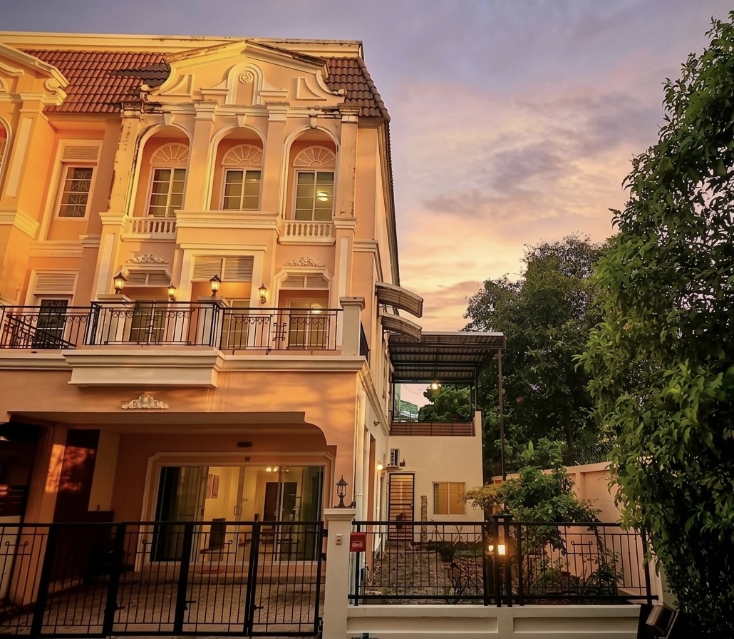 Urban Sathorn - main photo