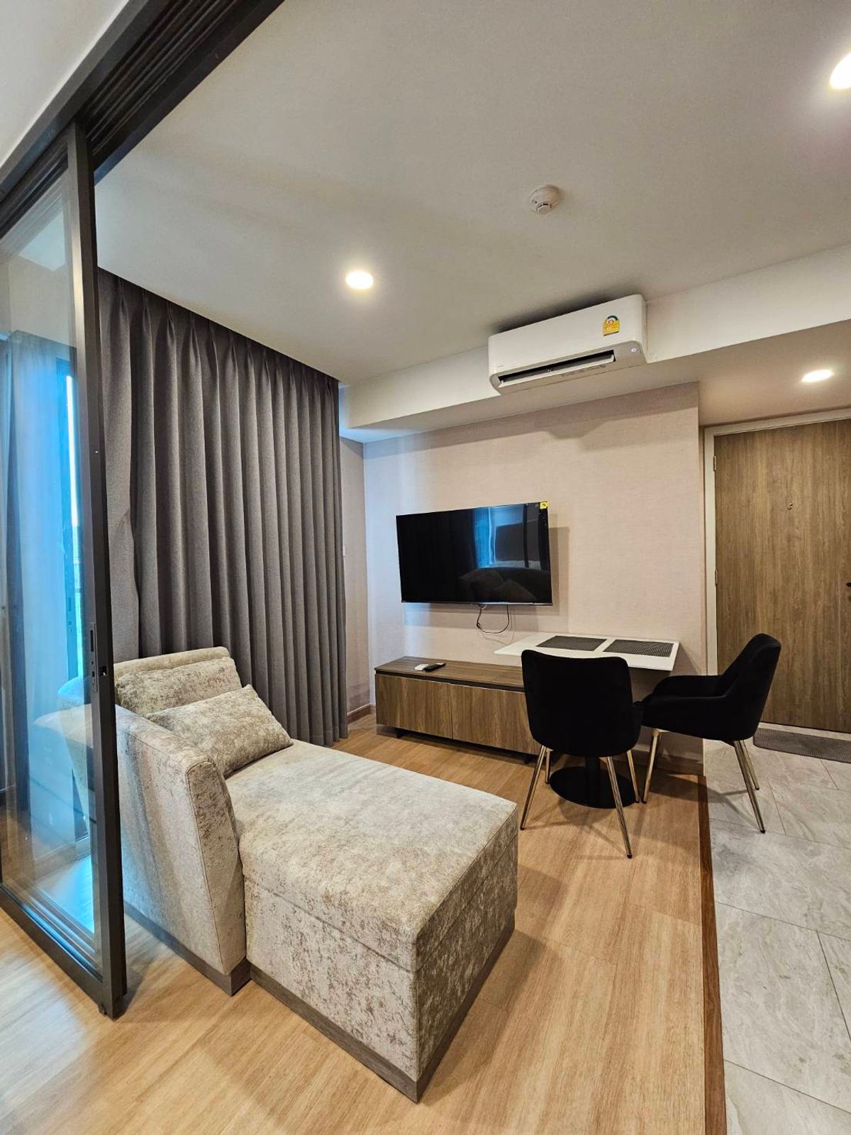 LLoyd Soonvijai - Thonglor - main photo