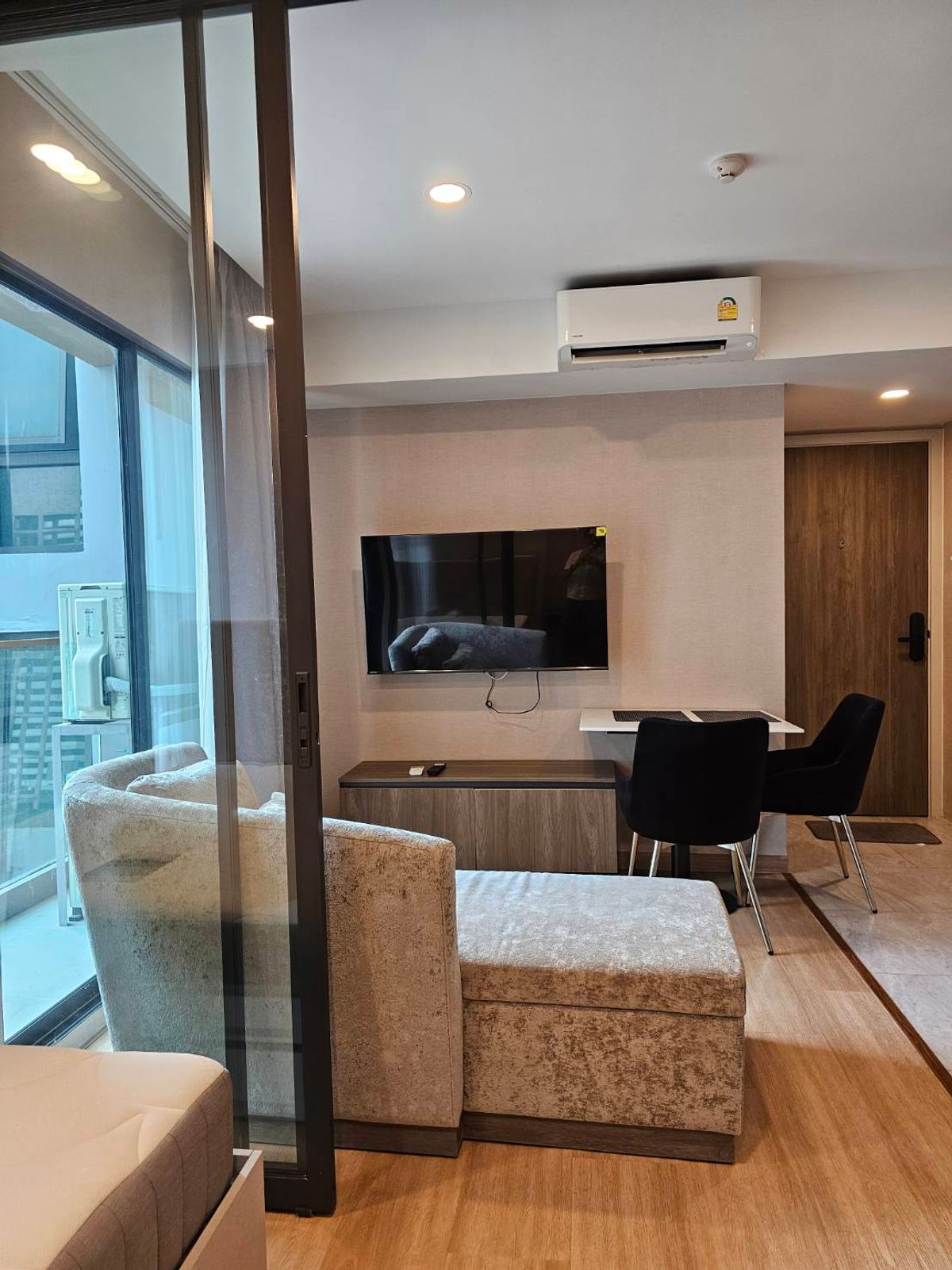 LLoyd Soonvijai - Thonglor - photo 3