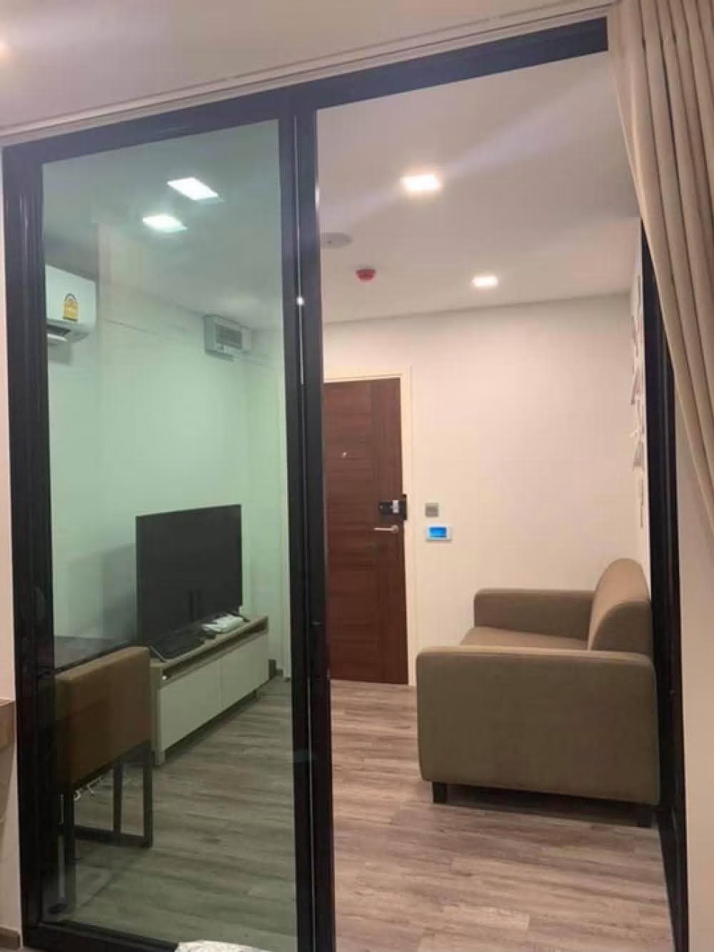 Brown Condo Phaholyothin 67 - photo 2