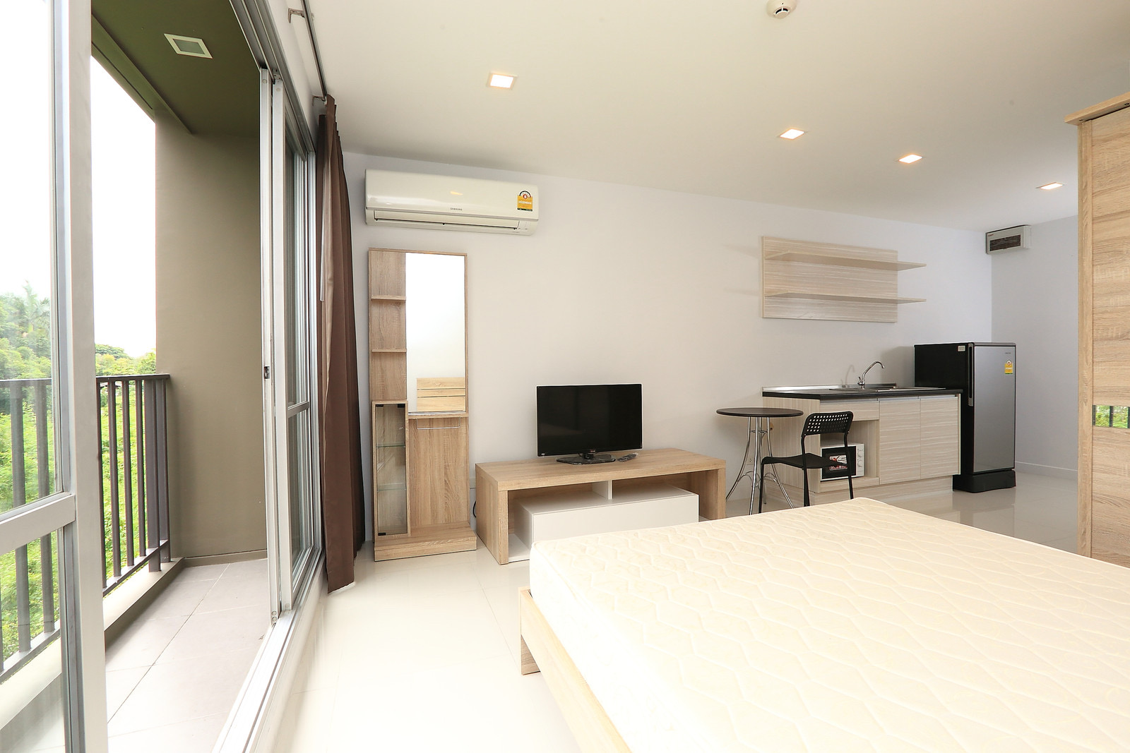 TKF Condo Sukhumvit 52 - photo 2
