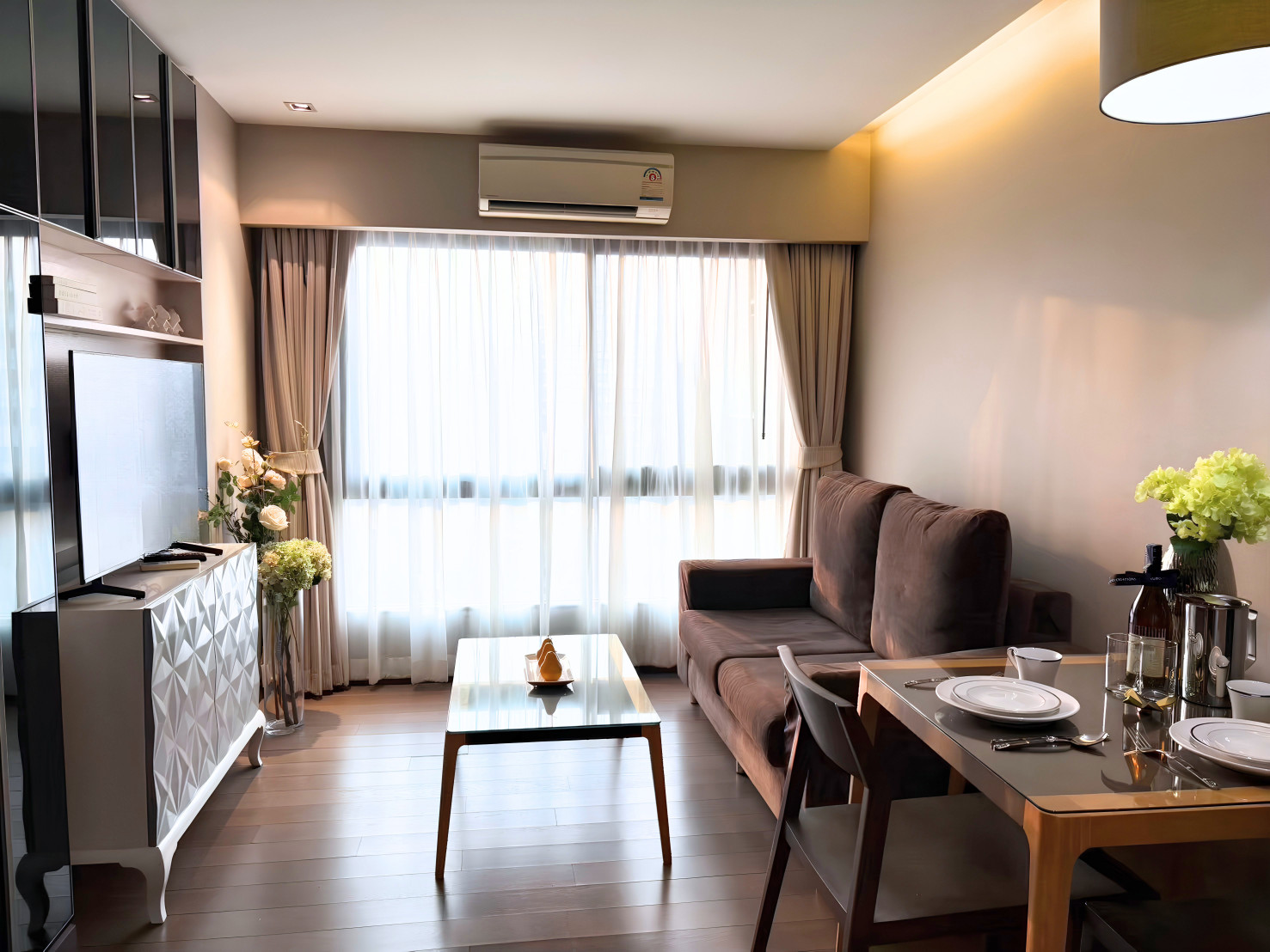 Tidy Thonglor - main photo
