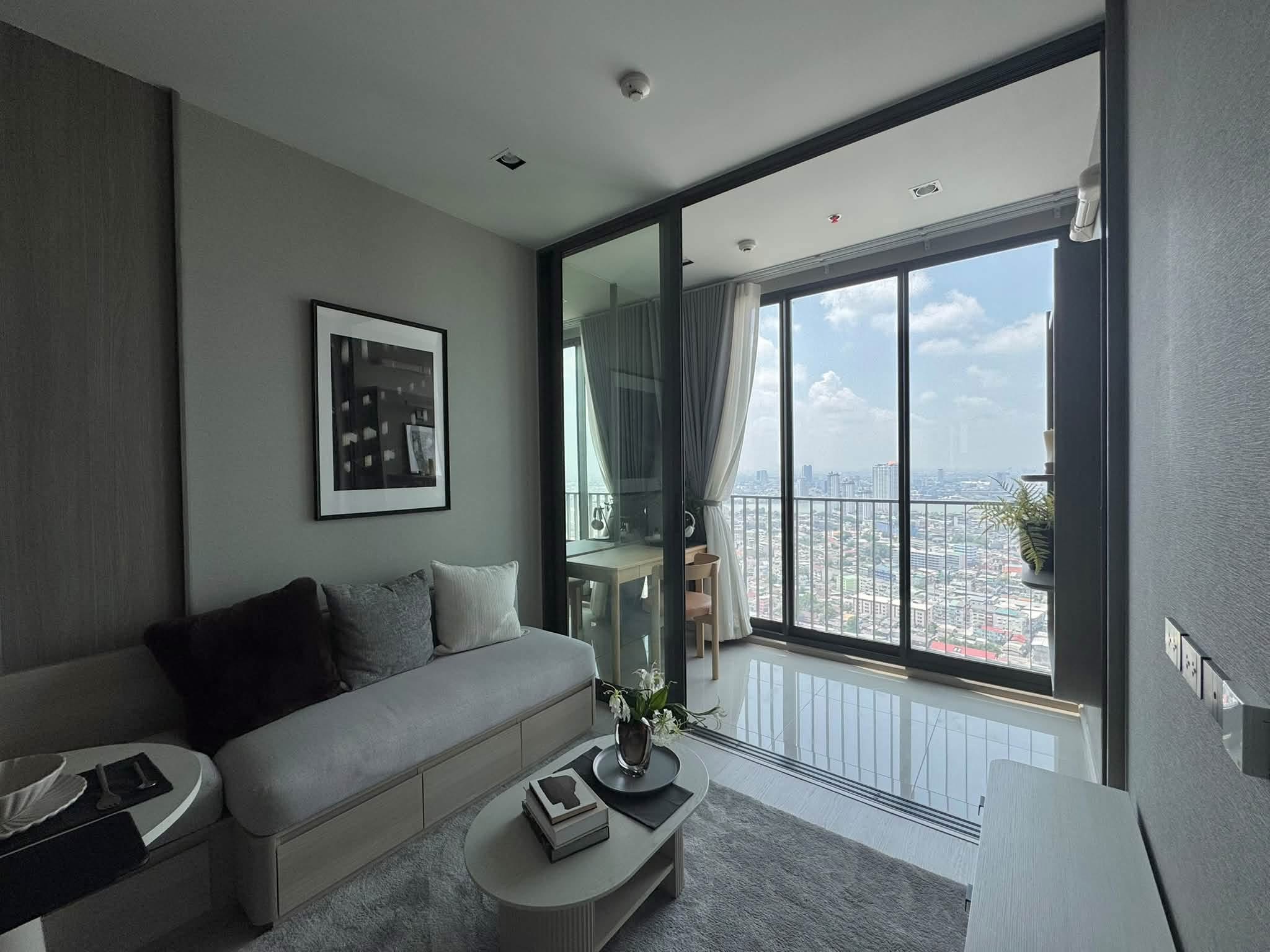 Reference Sathorn-Wongwianyai - photo 3