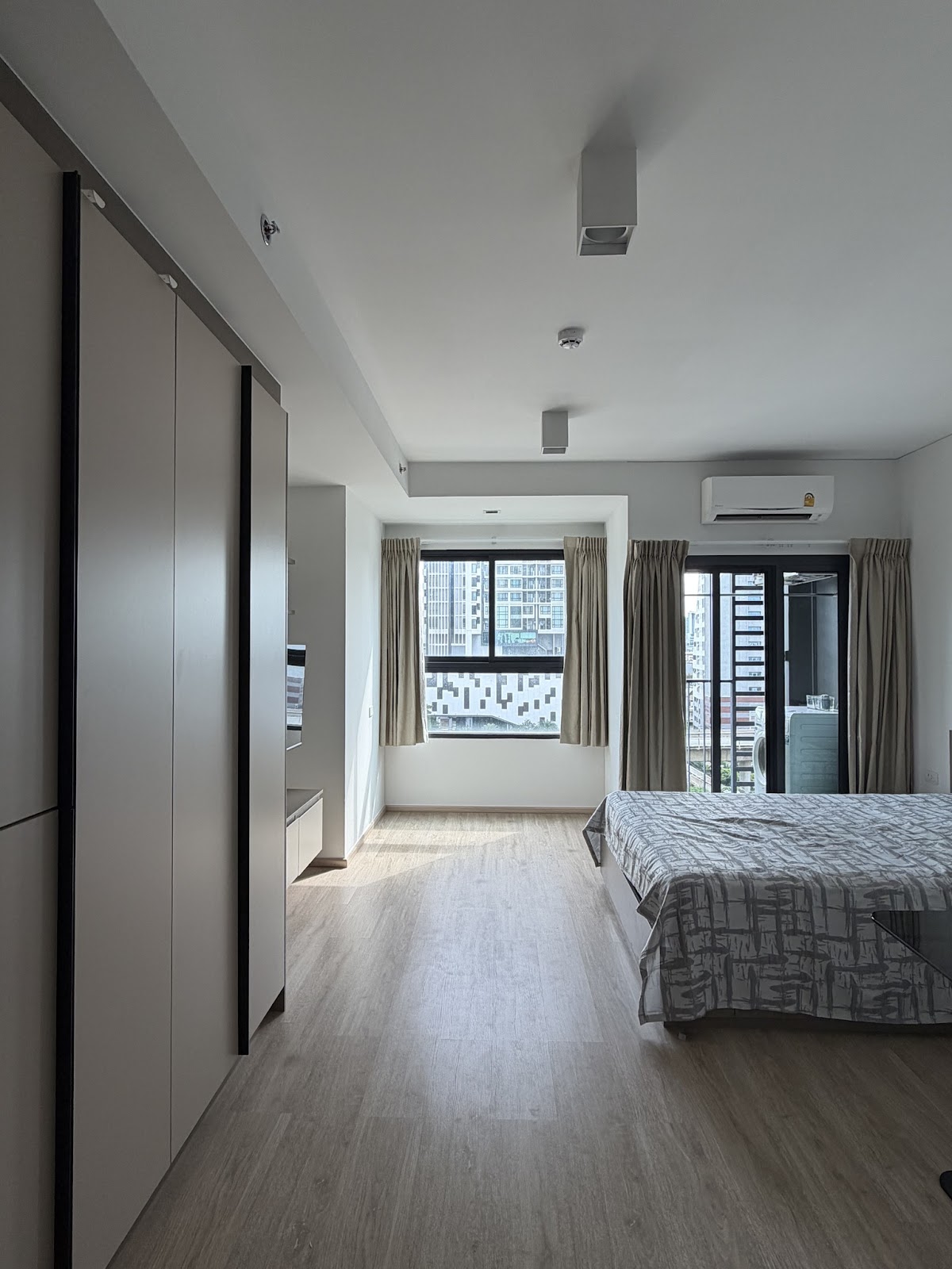 IDEO Sathorn - Wongwian Yai - photo 2
